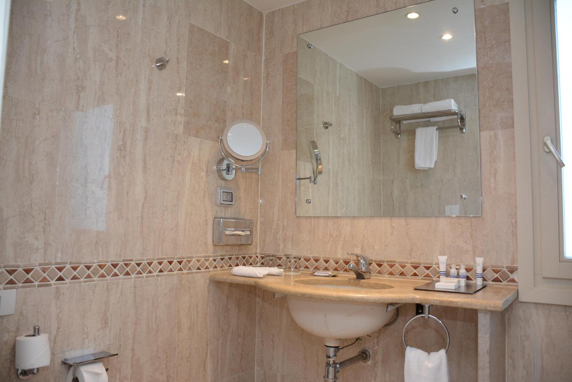 Standard Suite,1648936096:JPEG