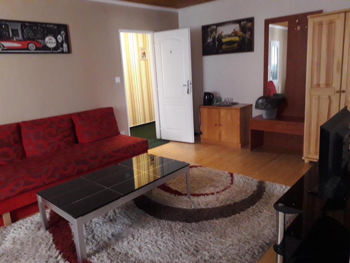 Suite,1066921339:JPEG