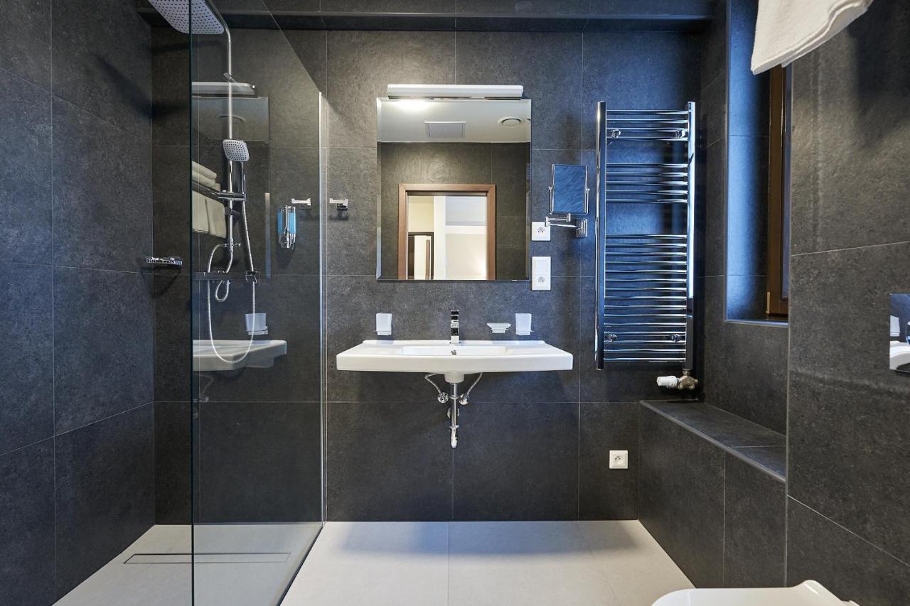 Deluxe Double Room with Extra Bed,1556451205:JPEG