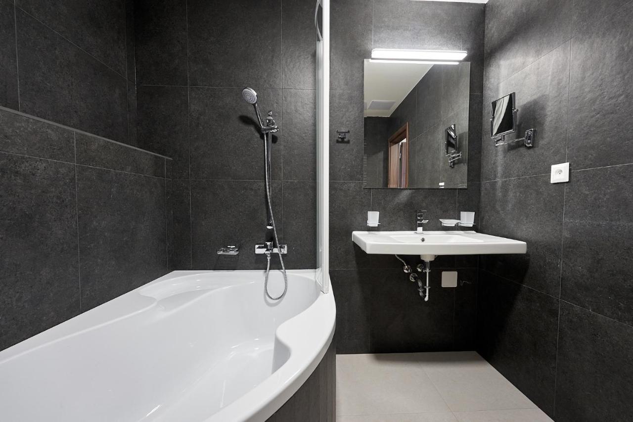 Suite with Terrace,1556450458:JPEG