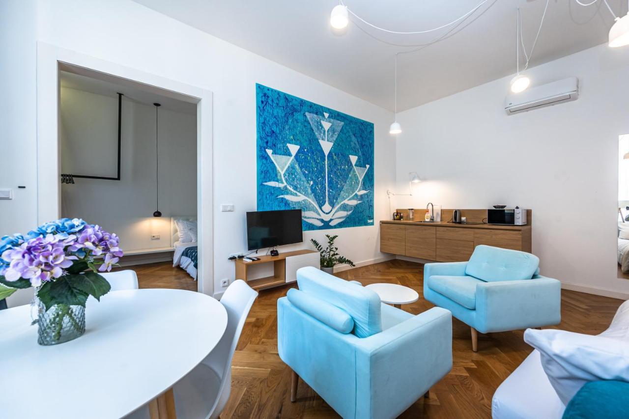 Two-Bedroom Apartment,1203660004:JPEG