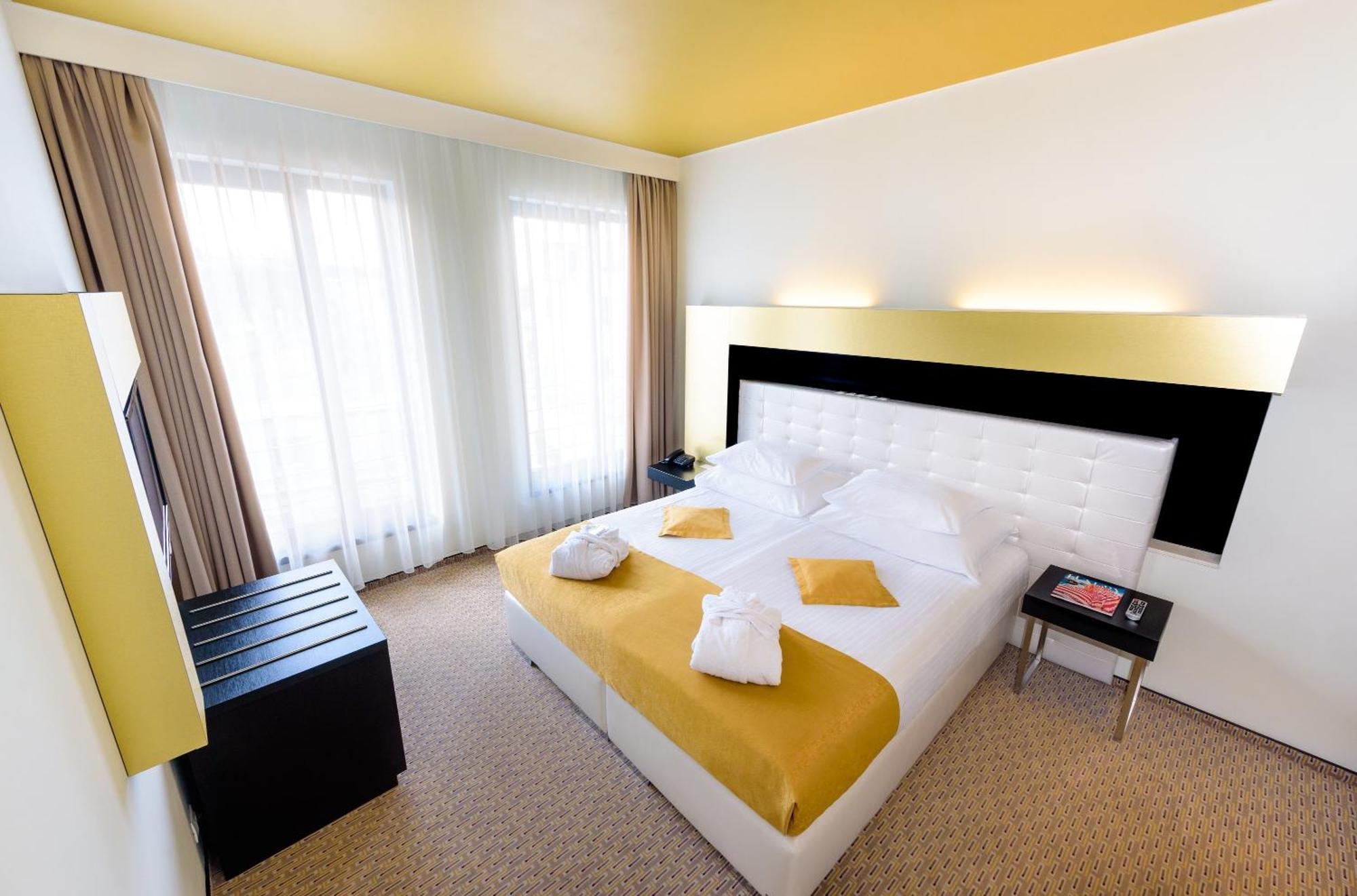 Suite,1209696523:JPEG
