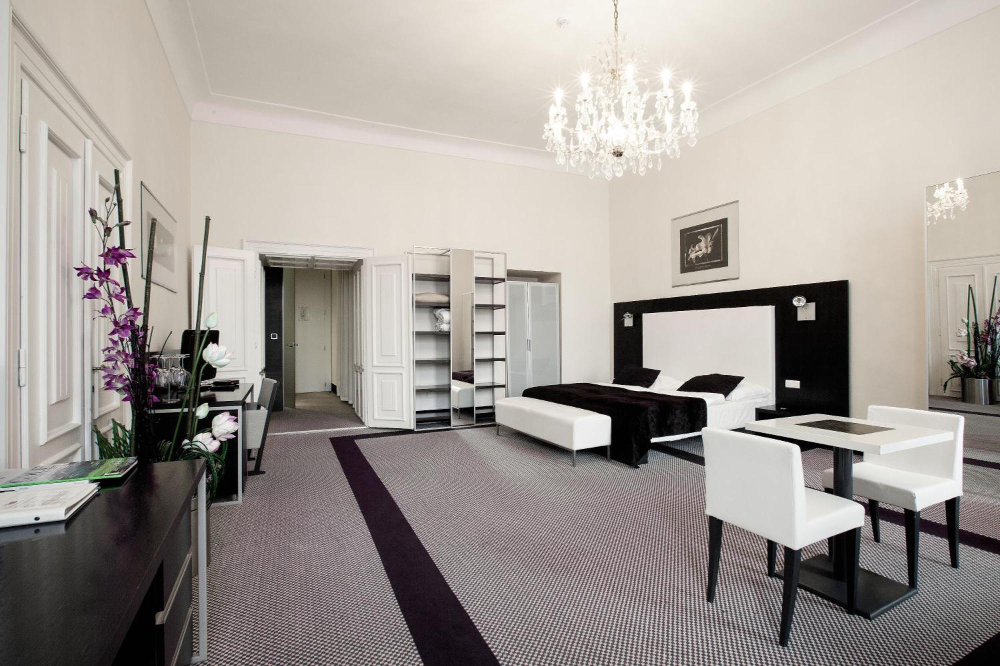 Executive Suite with Balcony,1209882919:JPEG