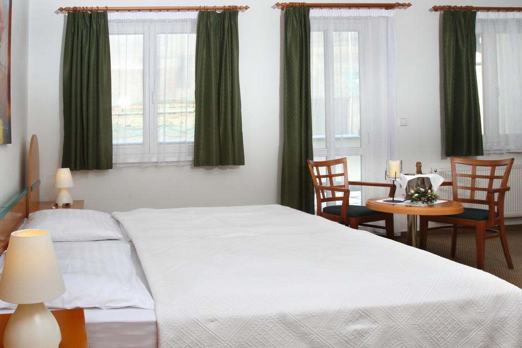 Double or Twin Room Swimming Pool Access,1536901951:JPEG