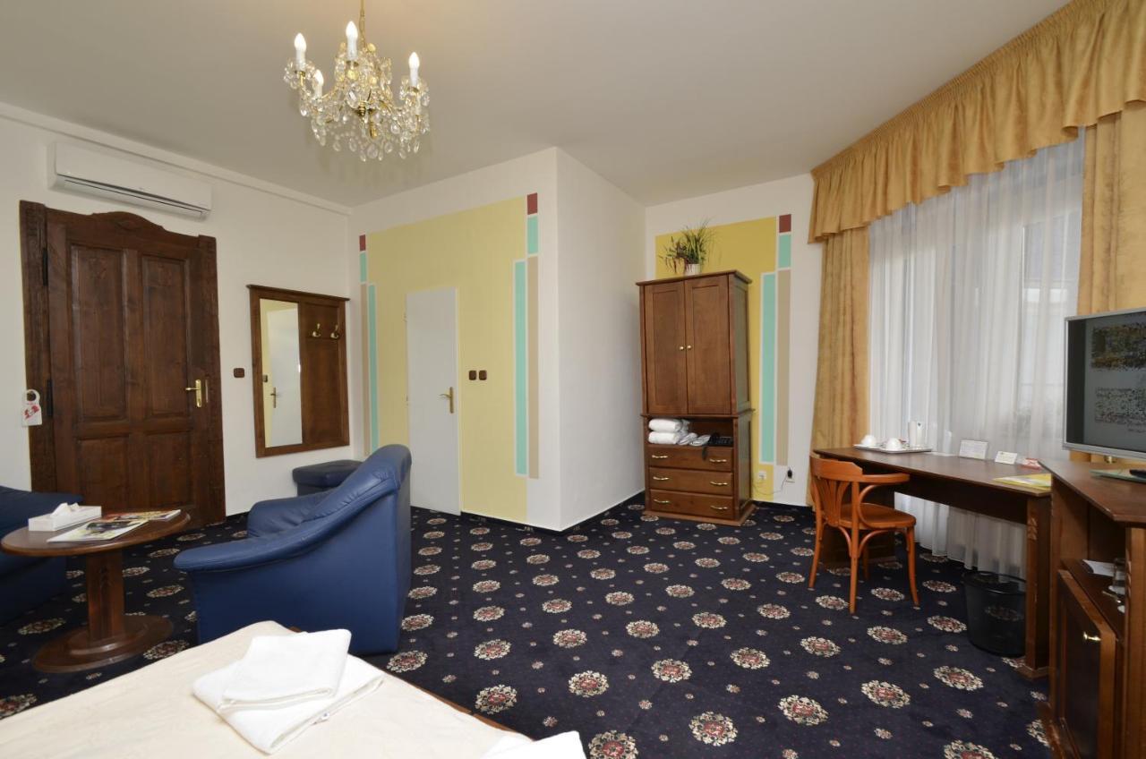 Junior Suite with Balcony,1263972019:JPEG