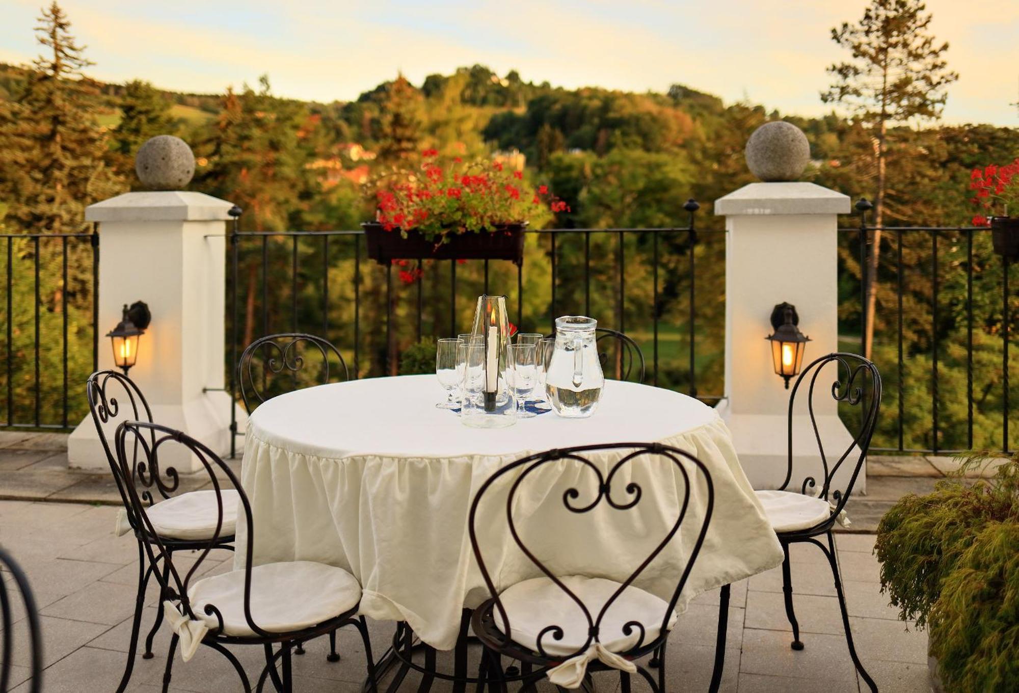 Small Double Room,1592044007:JPEG