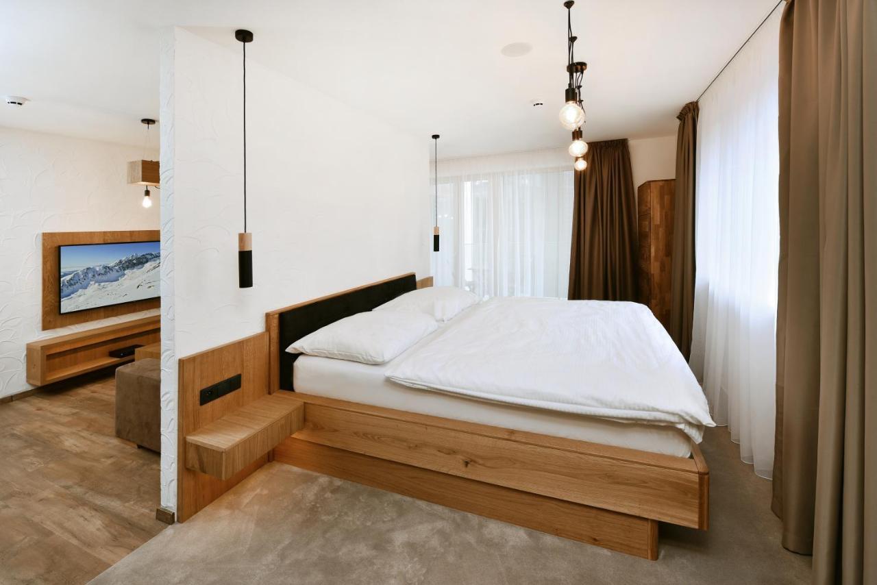 Studio Deluxe