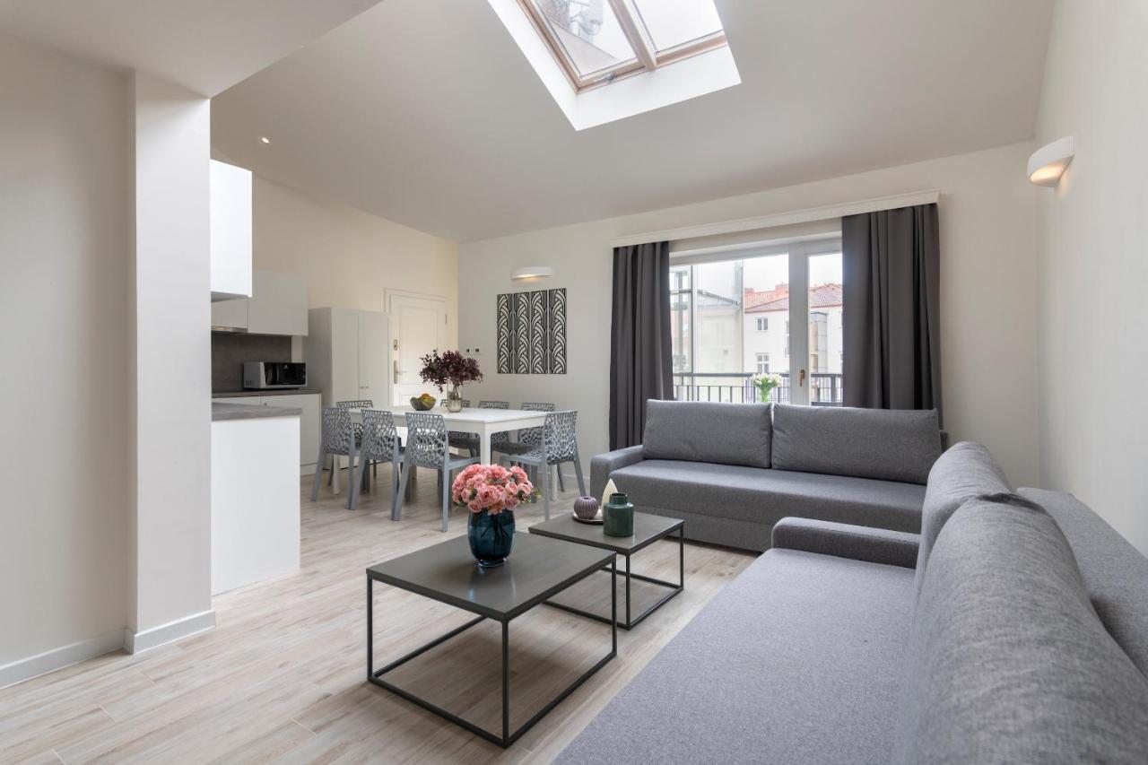 Luxury Two Bedroom Apartment with Balcony,1320589408:JPEG