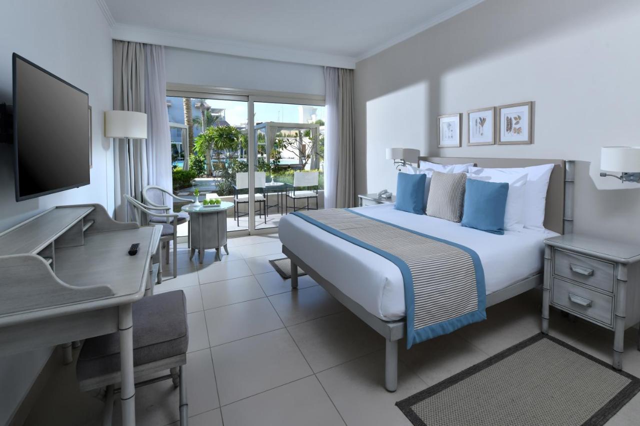Superior Queen or Twin Bed Pool View,1380141140:JPEG