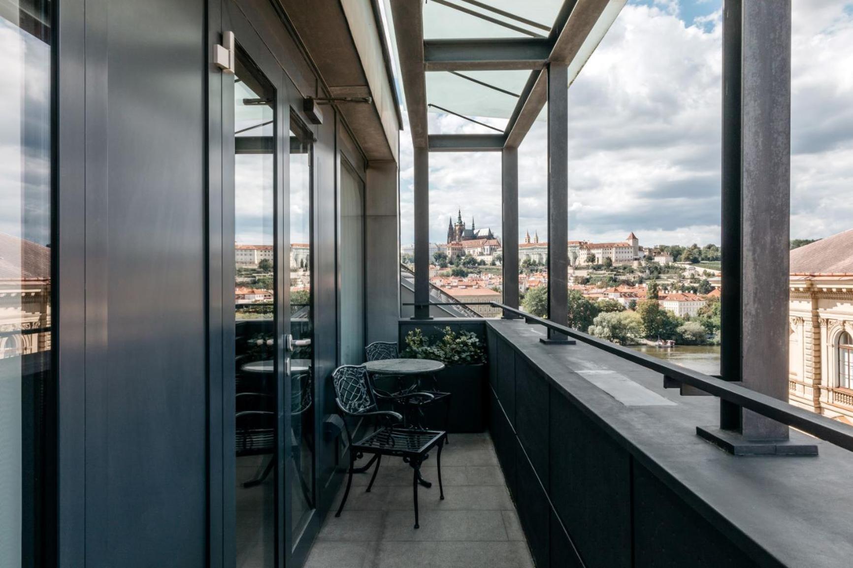 Dvoupodlažní apartmá s balkonem