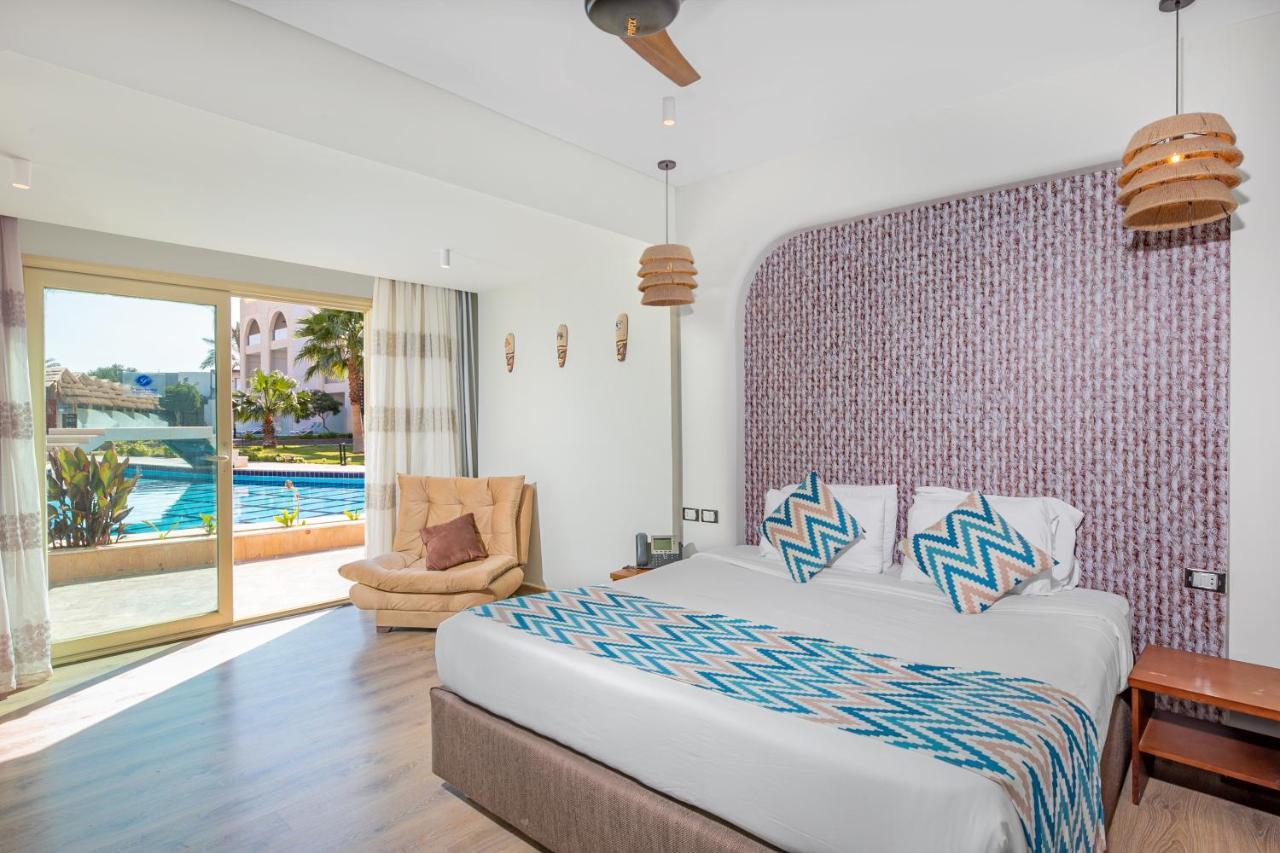 Pool Bungalow,1545997981:JPEG