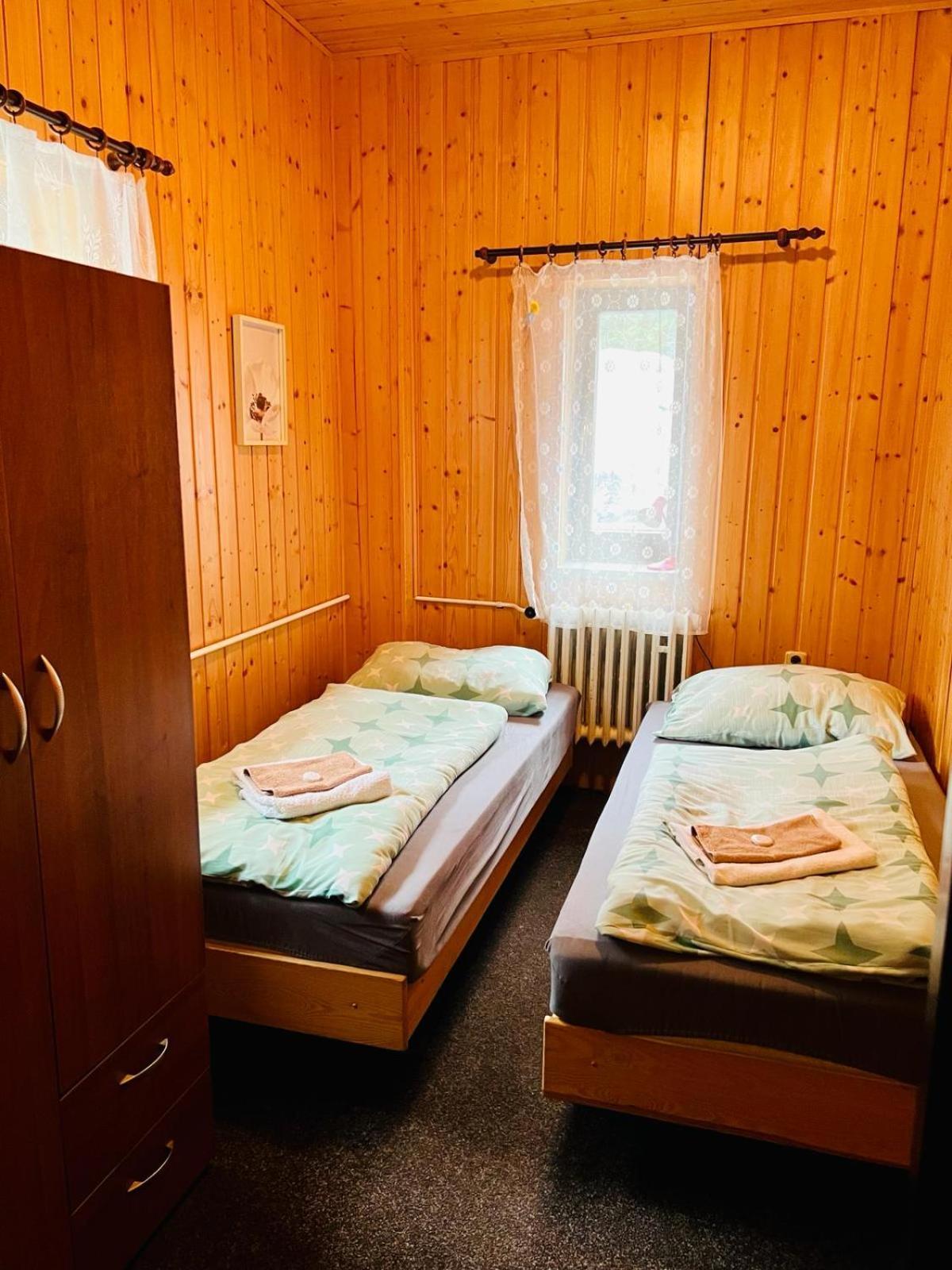 Dvoulůžkový pokoj s oddělenými postelemi