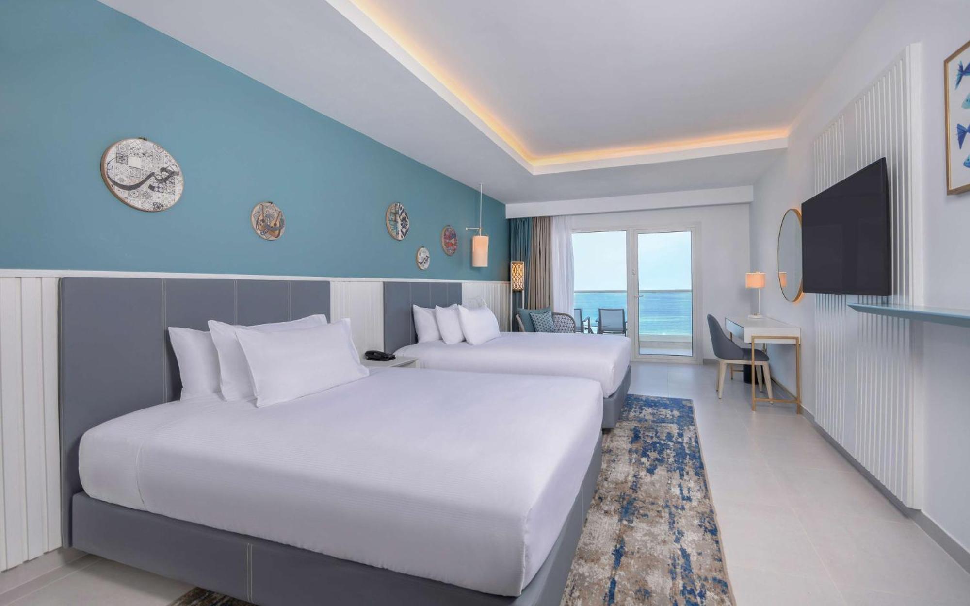 One-Bedroom Queen Suite Two Queen Beds Front Sea View,1559972683:JPEG