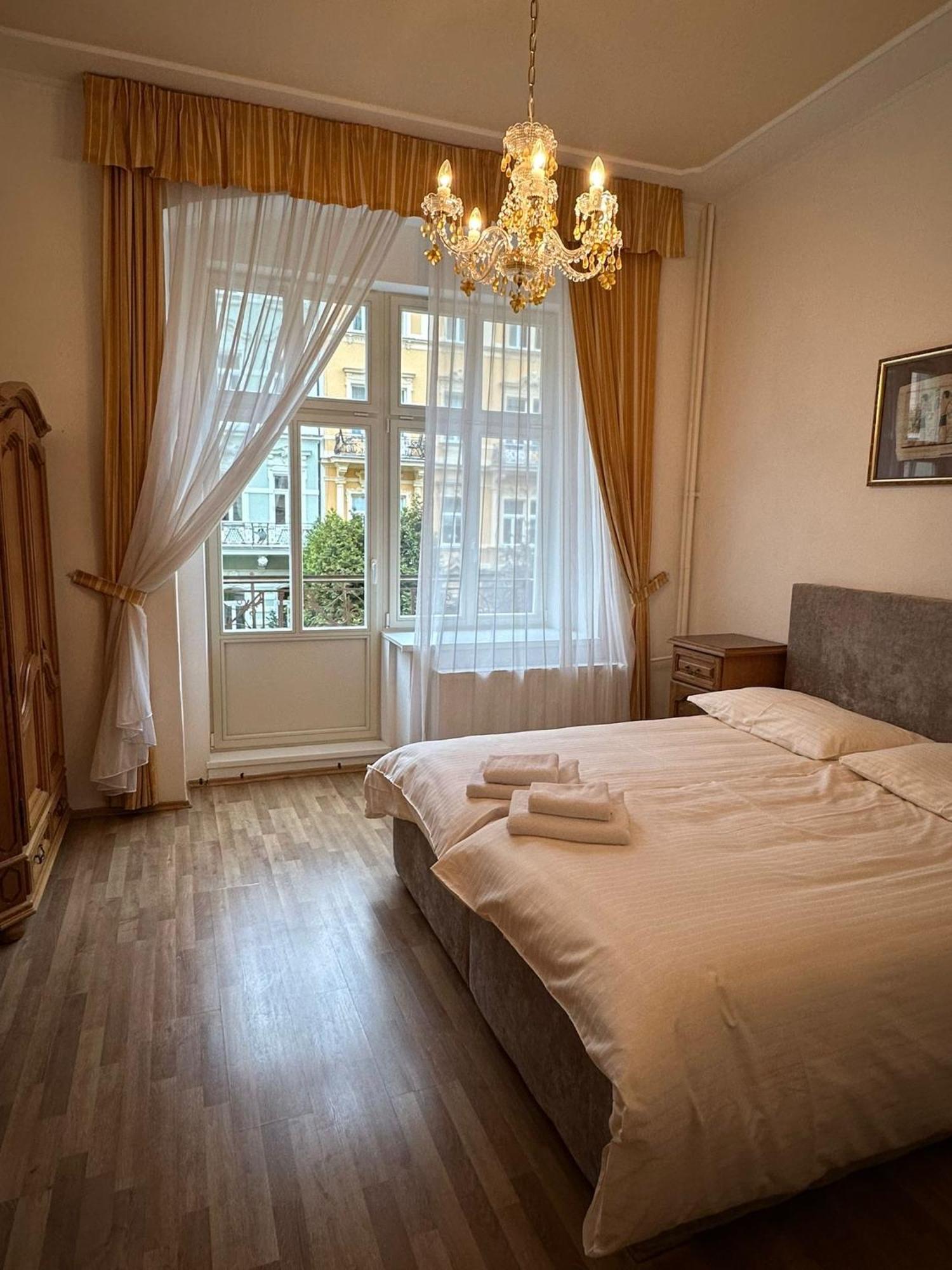 Deluxe Room,1576359710:JPEG