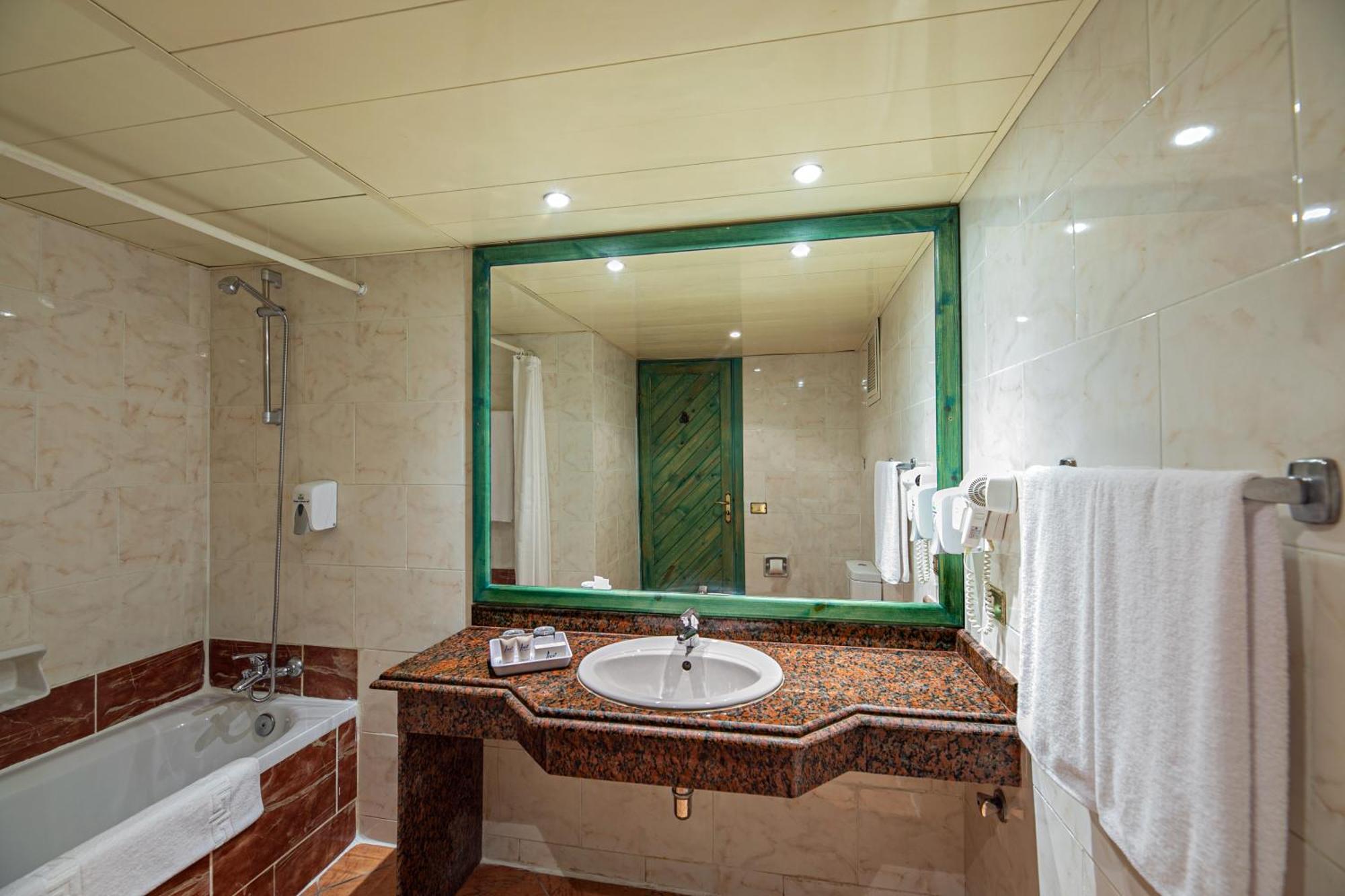 Azur Garden Room,1602337435:JPEG