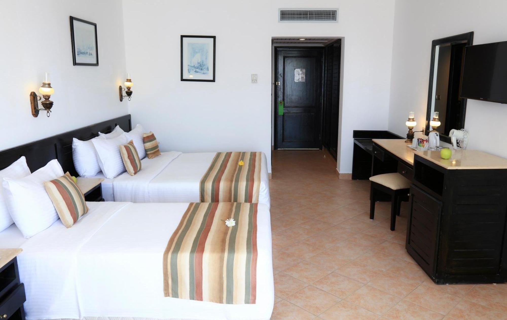 Family Room with Sea Side View,1605382025:JPEG