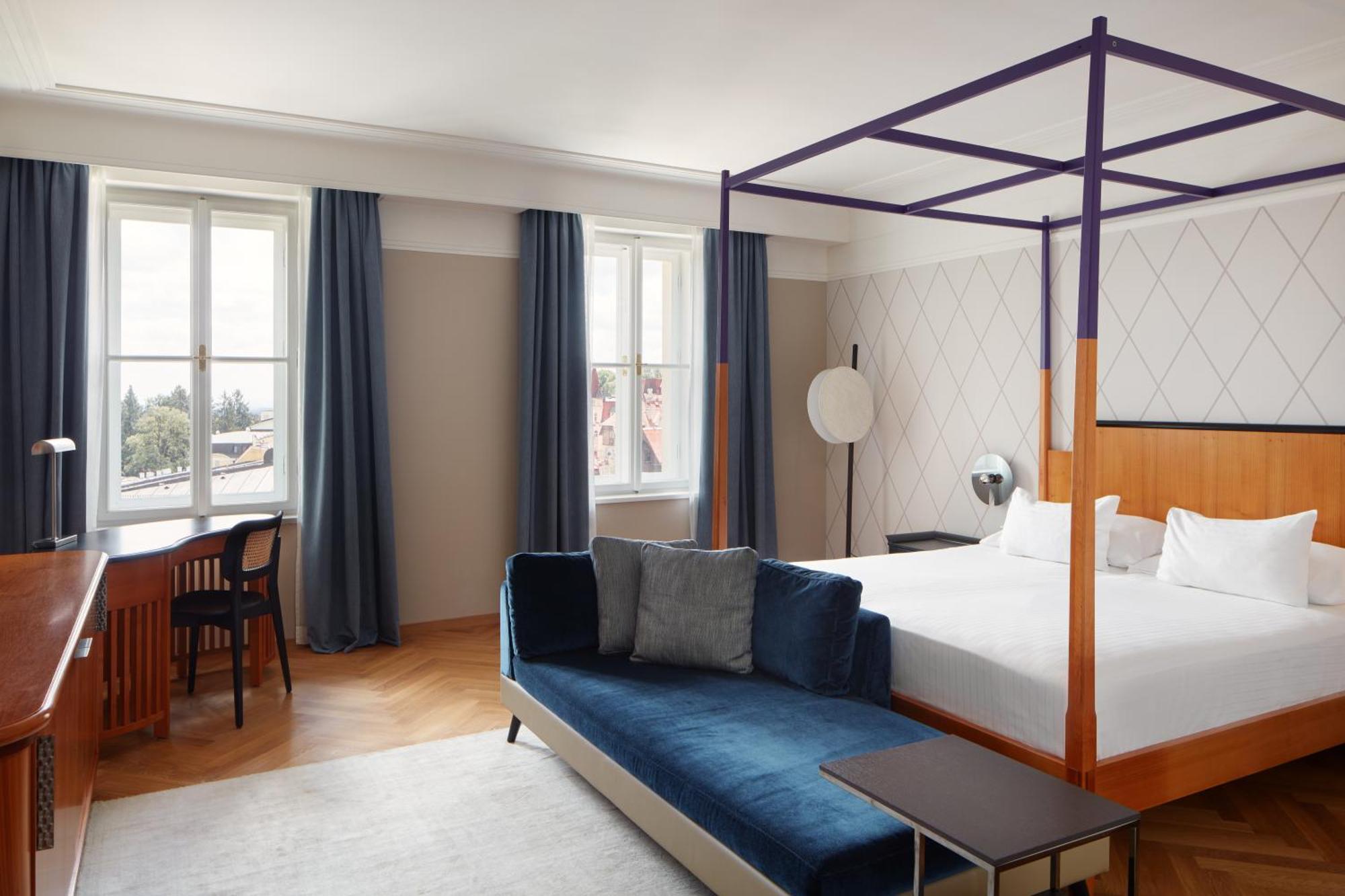 Dvoulůžkový pokoj Deluxe s manželskou postelí a vstupem do wellness