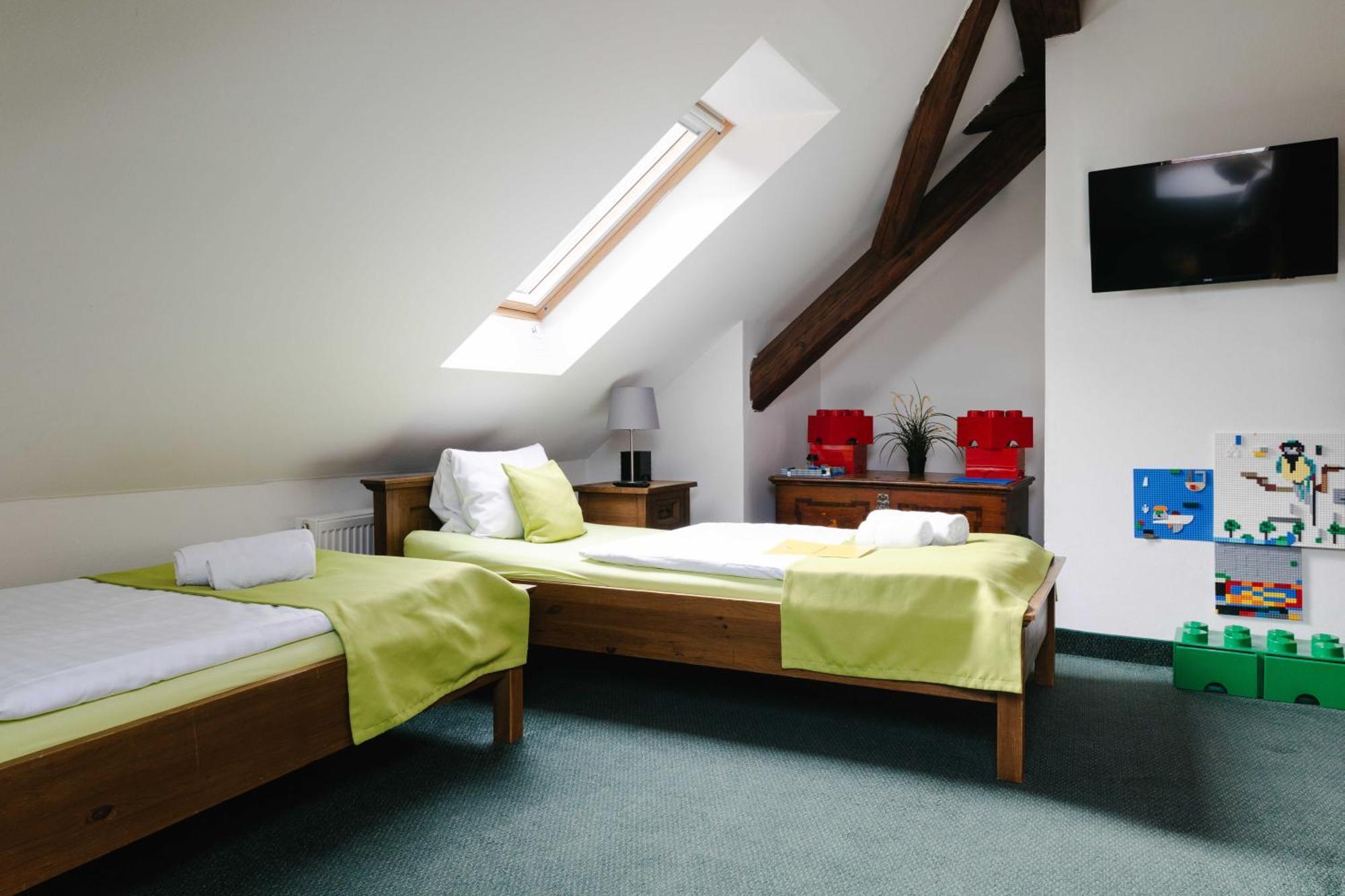 Twin Room with Extra Bed,1636031227:JPEG