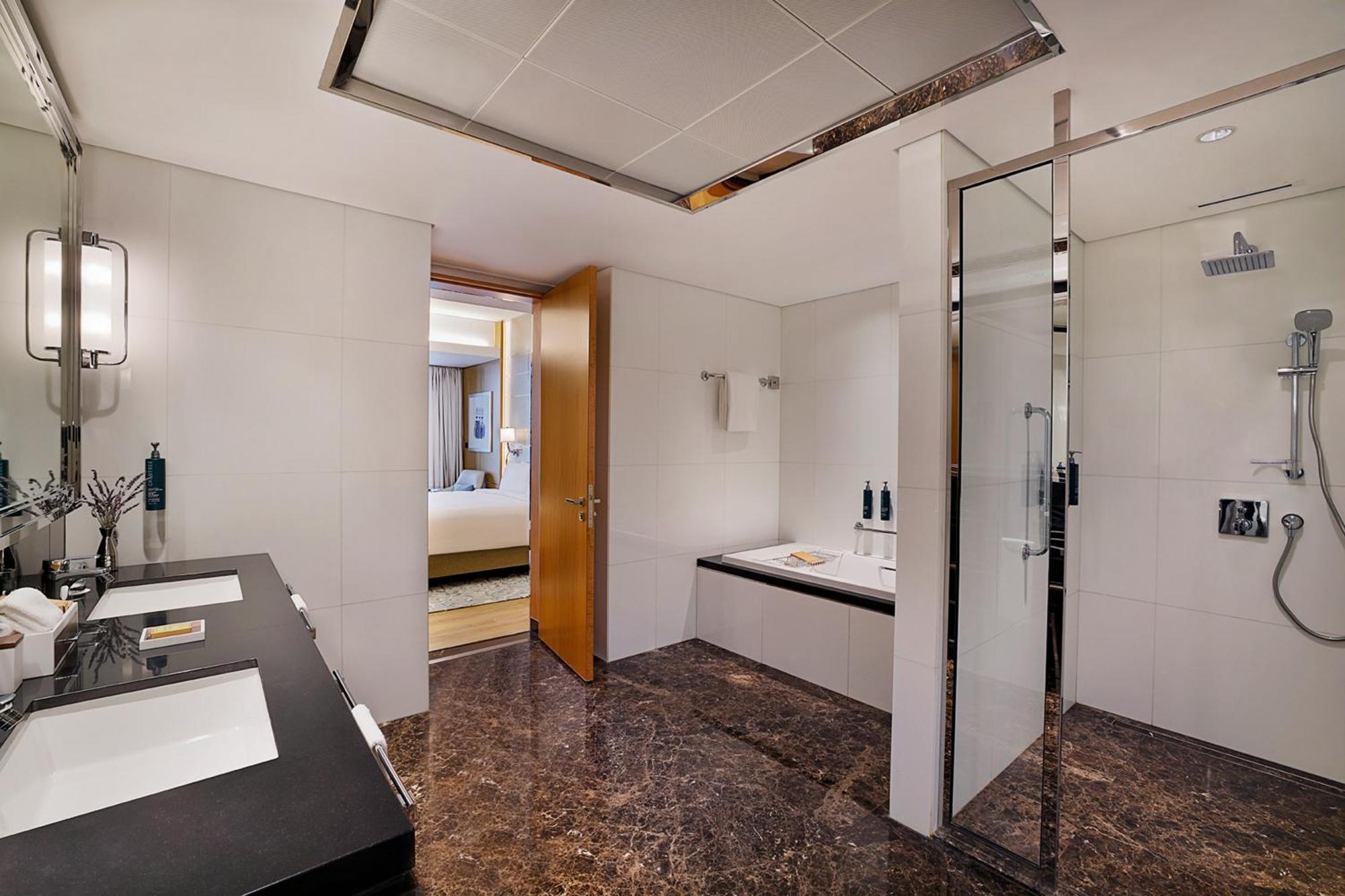 Apartmá se 2 ložnicemi, výhledem na moře a vstupem do salonku