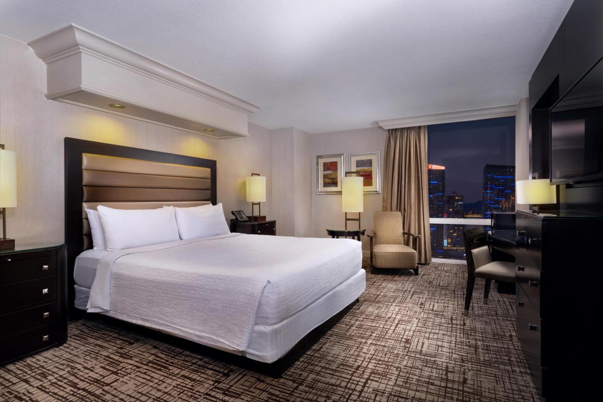 Deluxe King Room or Queen Room with Two Queen Beds,1672581315:JPEG