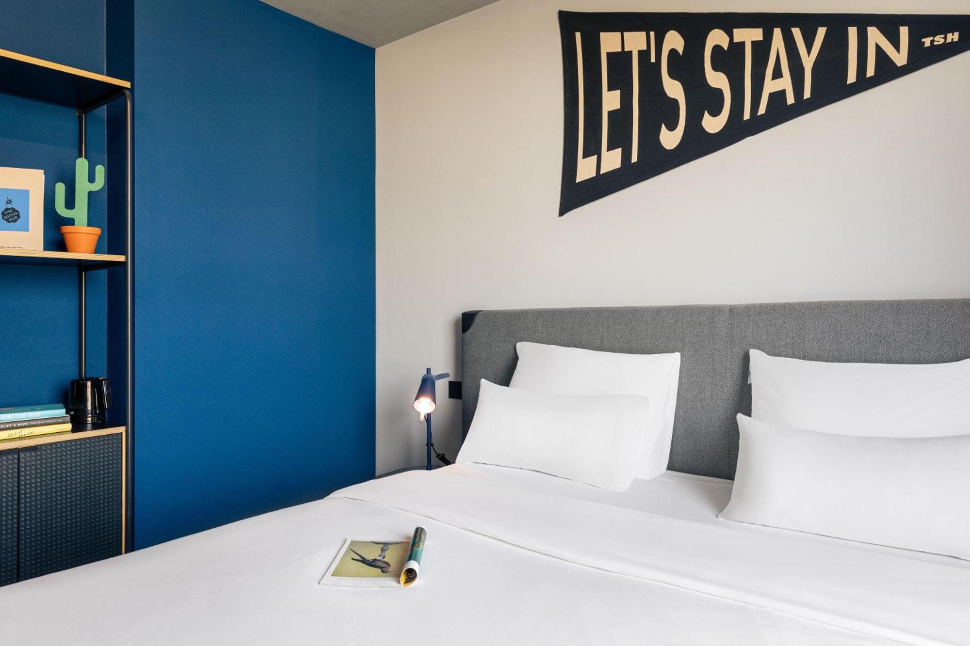 Deluxe Double Room,1699274093:JPEG