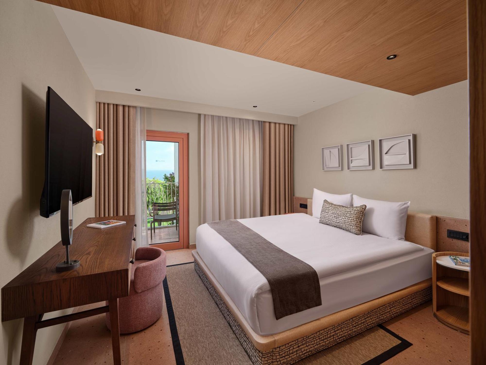 Family Room with Garden View,1704913298:JPEG