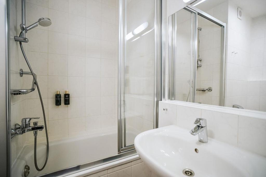 Deluxe Double Room Pool Access