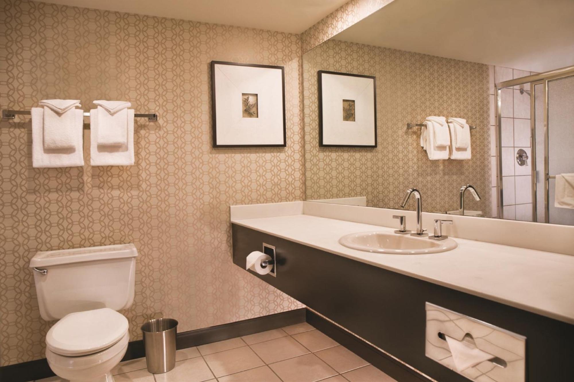 Pokoj Royal Tower Two s manželskou postelí Queen