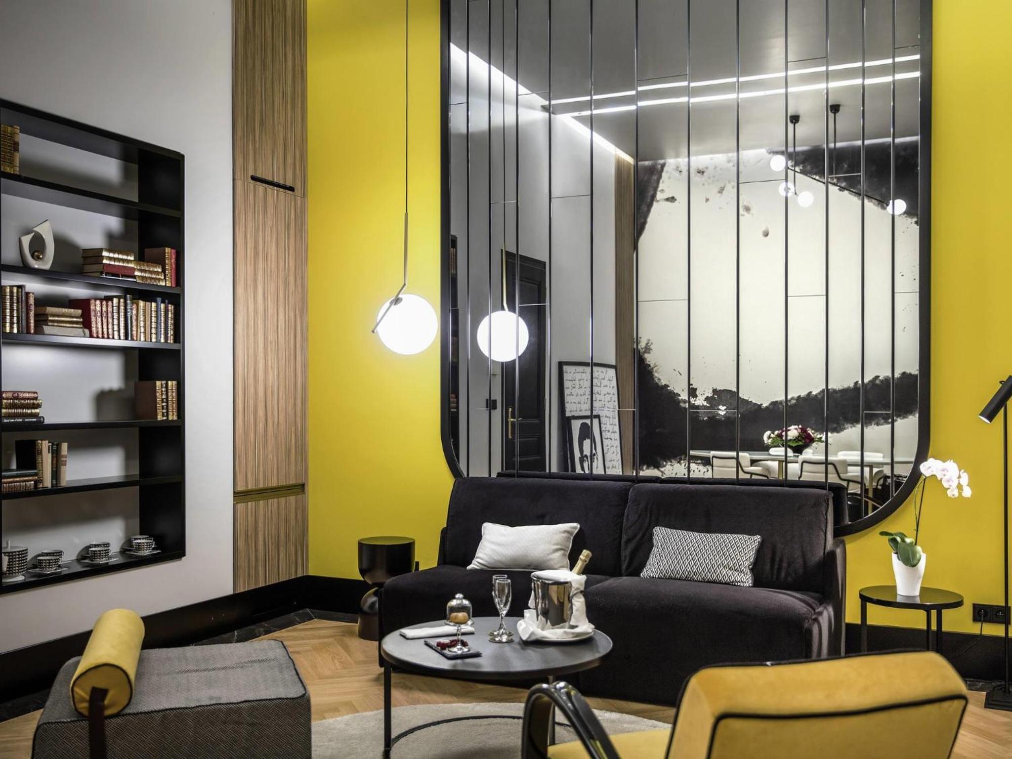 Kafka Suite with One King Bed and Sofa - City View,1716983346:JPEG