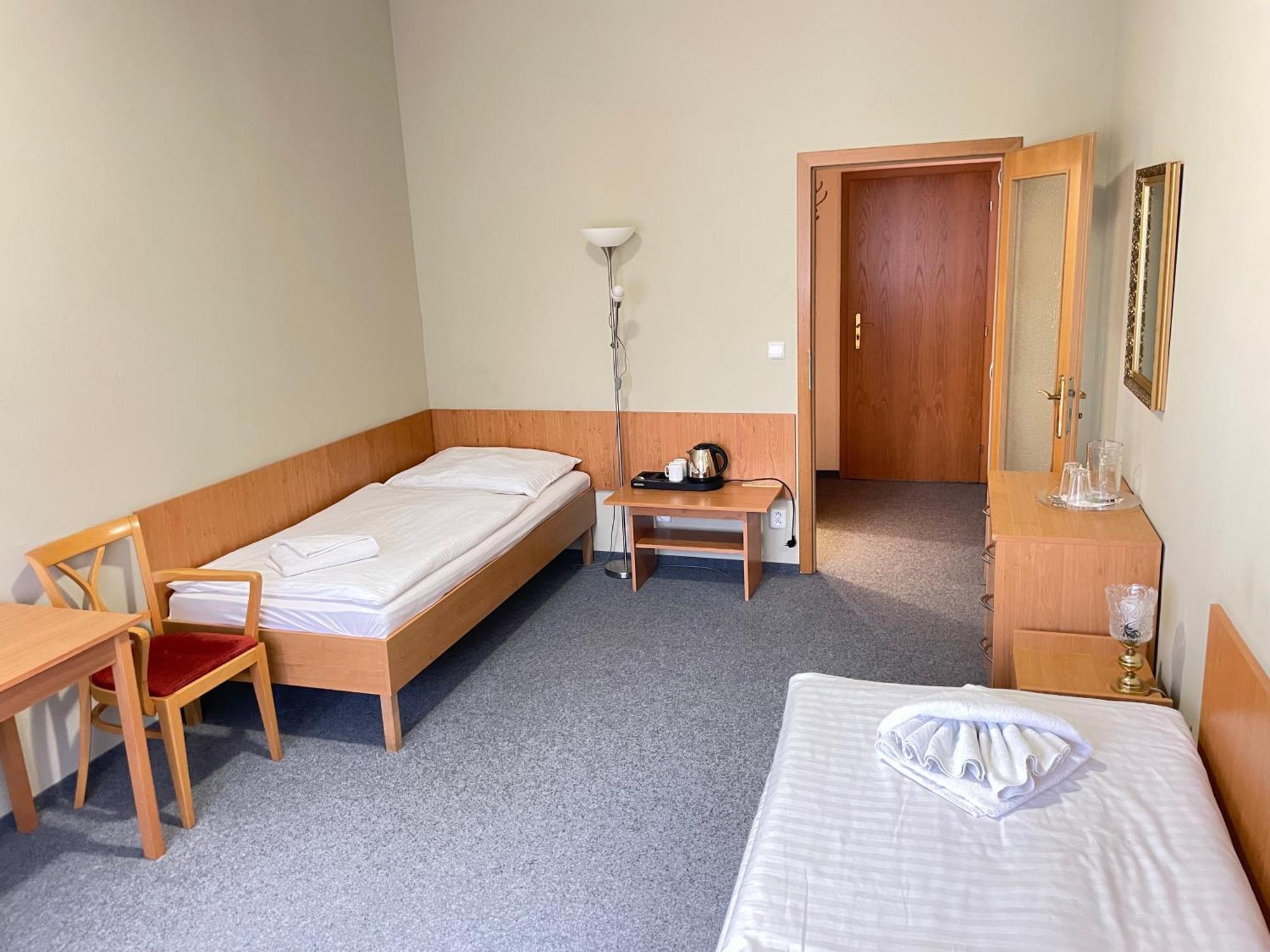 Dvoulůžkový pokoj Economy s oddělenými postelemi