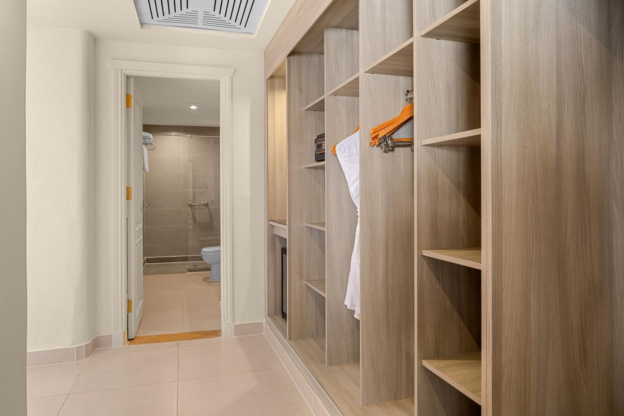 Deluxe Room Sea View,1730046419:JPEG