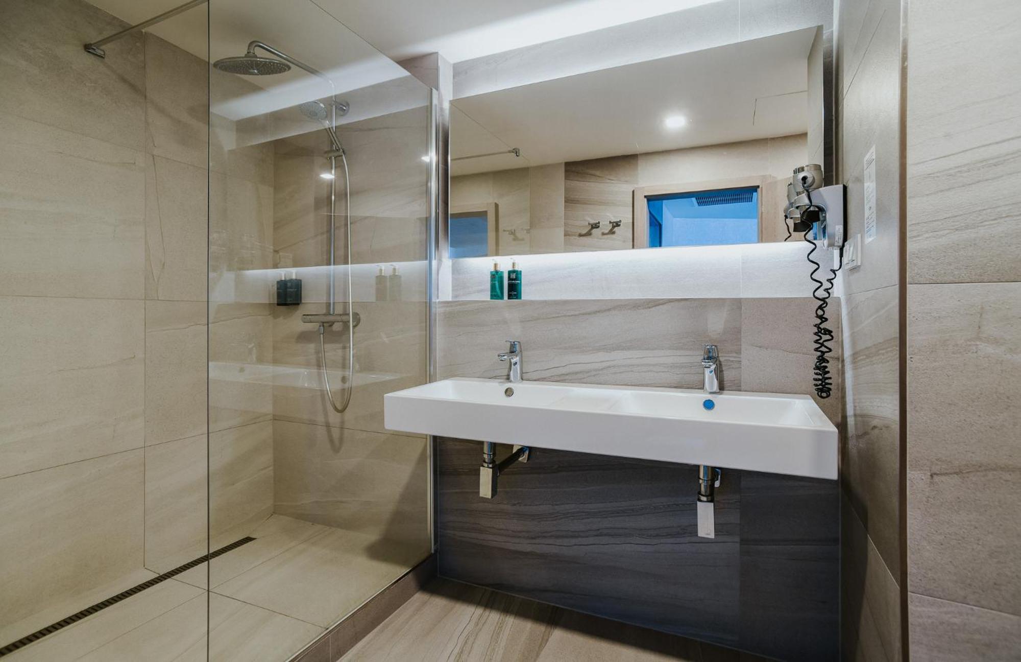 Executive Suite Pool Access