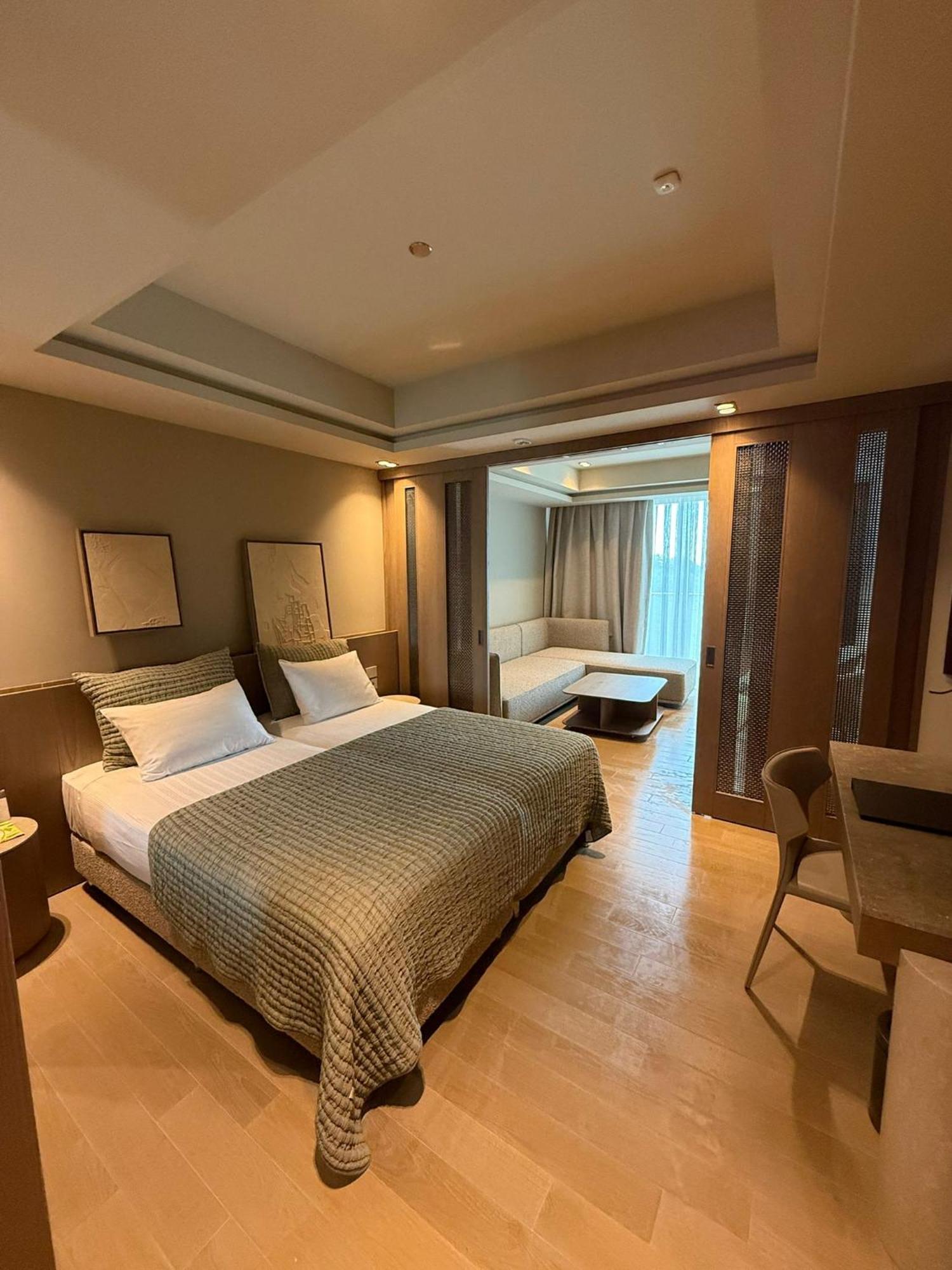 Deluxe Double Room,1742953203:JPEG