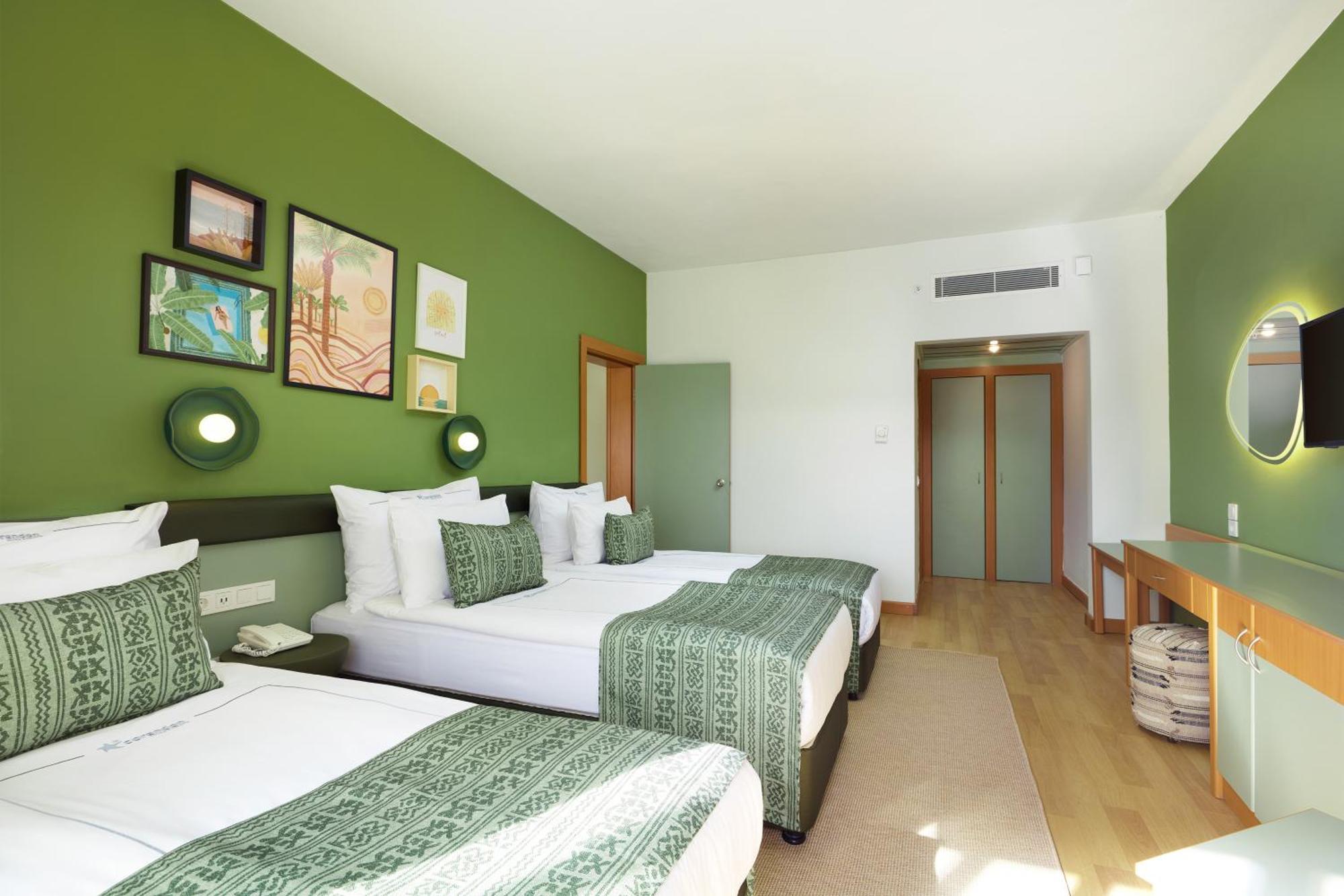 Family Room with Balcony,1742999201:JPEG