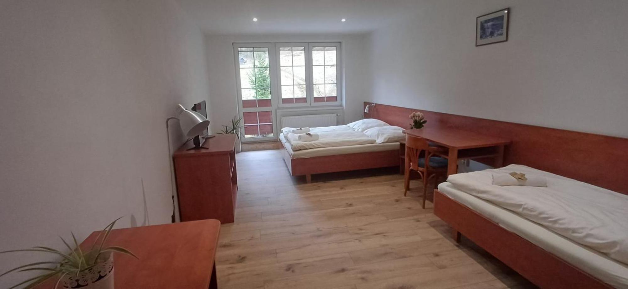 Třílůžkový pokoj s balkonem
