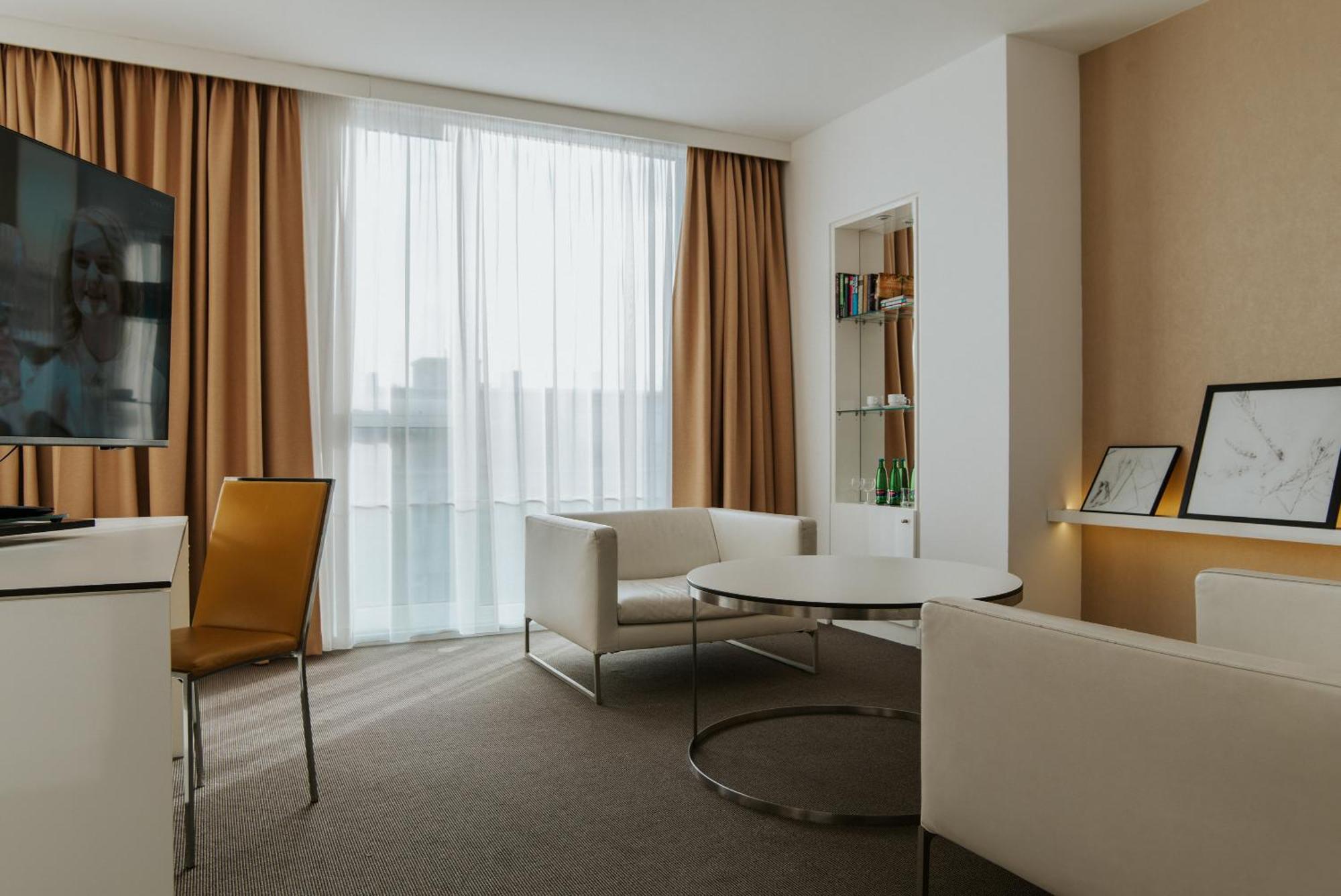 Junior Suite,1766124301:JPEG