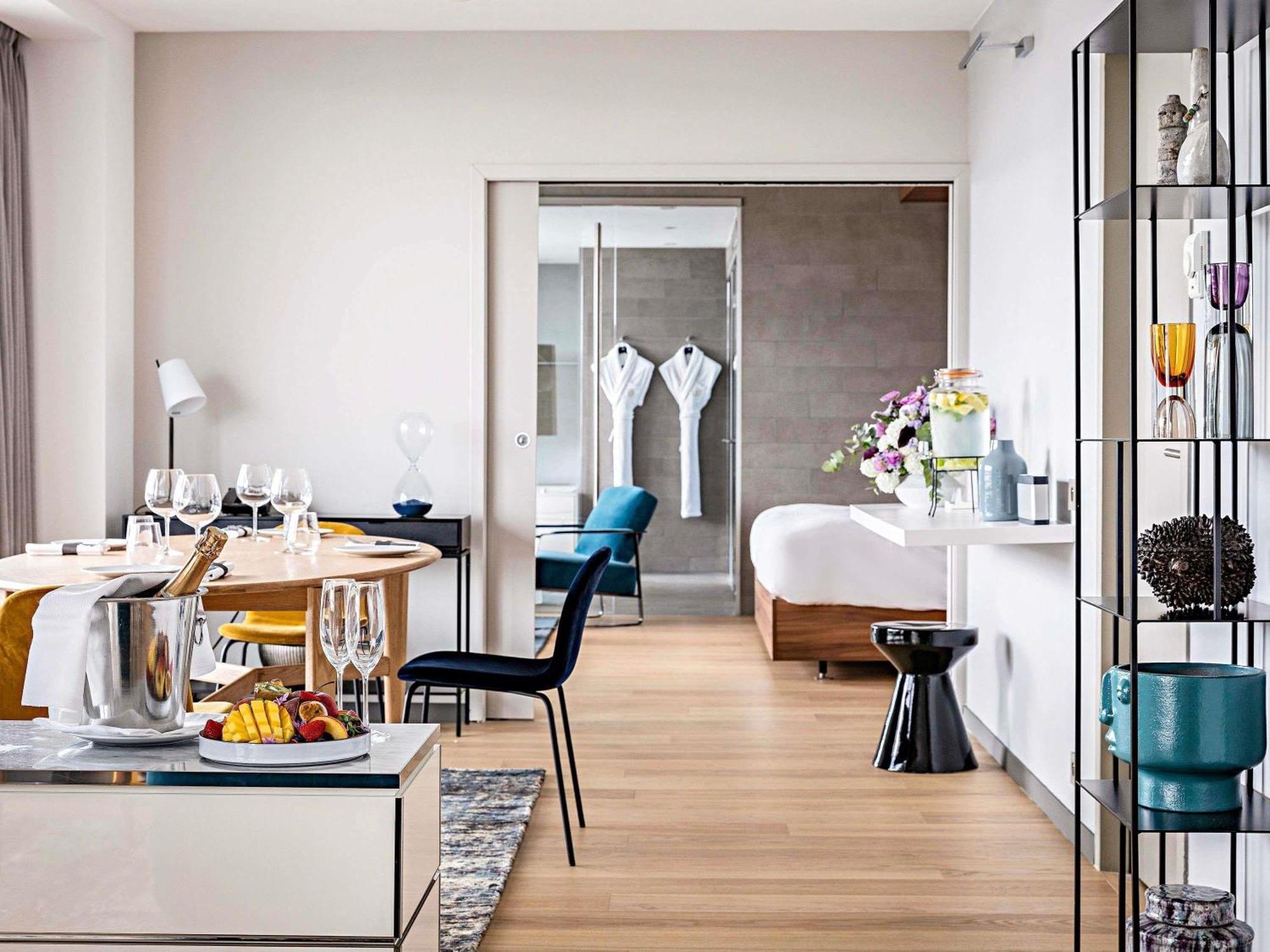 Ateliérový apartmán Eiffel s 1 manželskou postelí King a výhledem – v nejvyšším podlaží