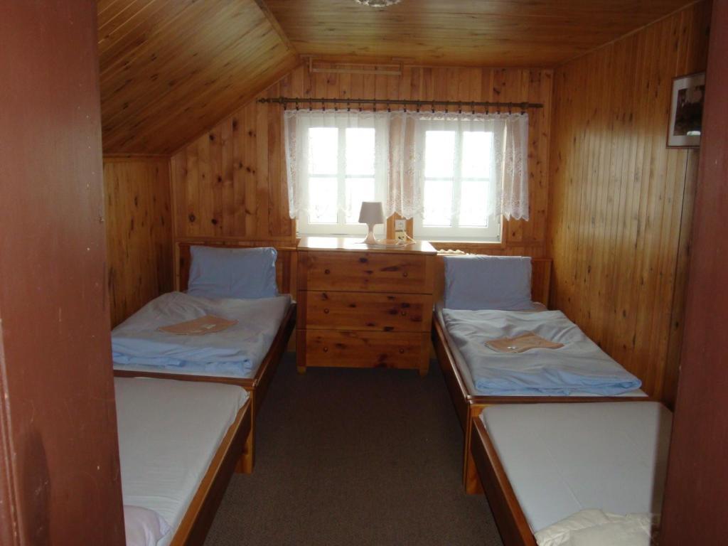Čtyřlůžkový pokoj se sdílenou toaletou