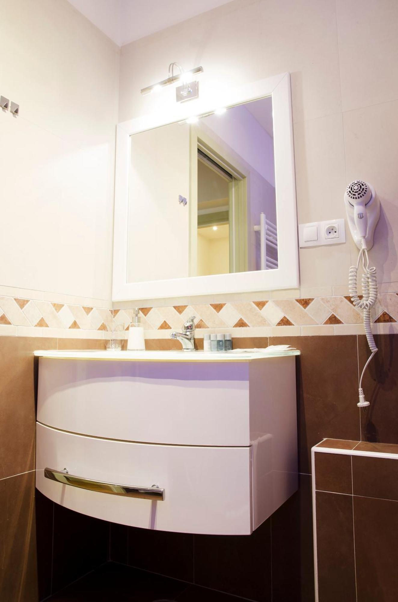 Family Room,701429128:JPEG