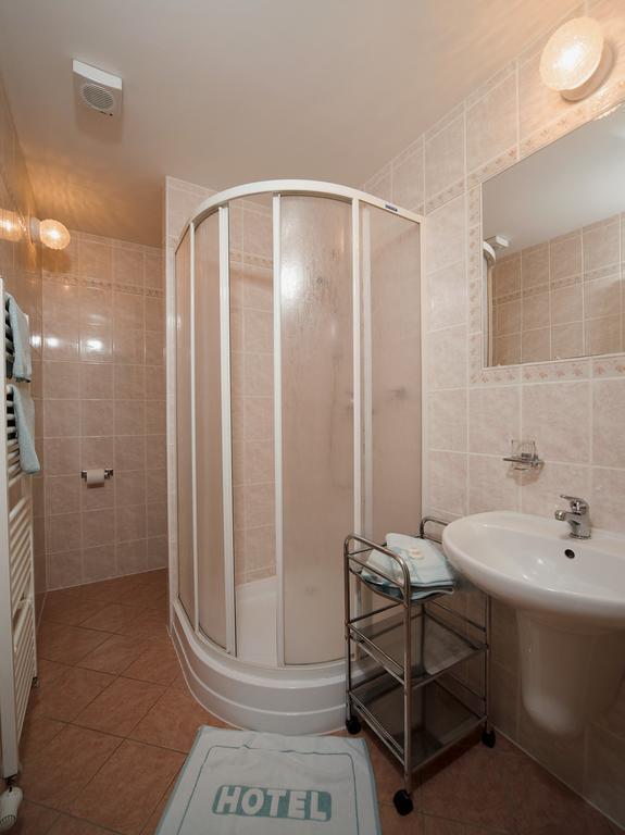 King Room,323857129:JPEG