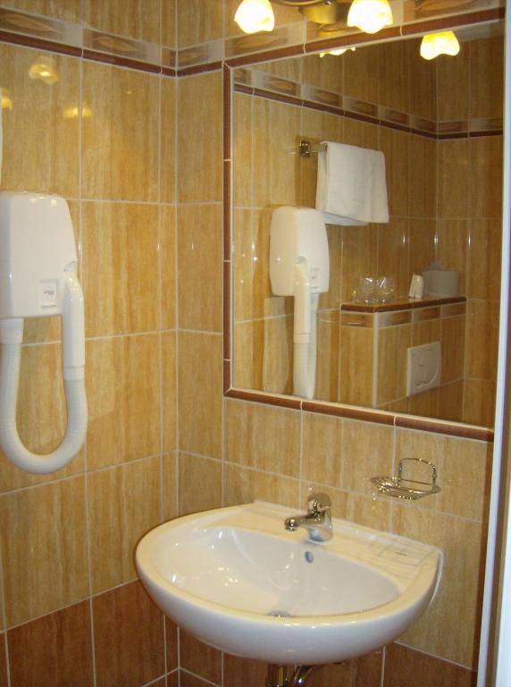 Triple Room,1772084509:JPEG