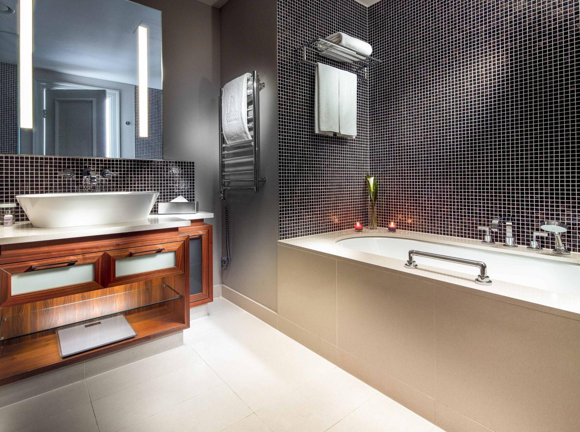 Apartmá Executive s balkonem a výhledem do ulice