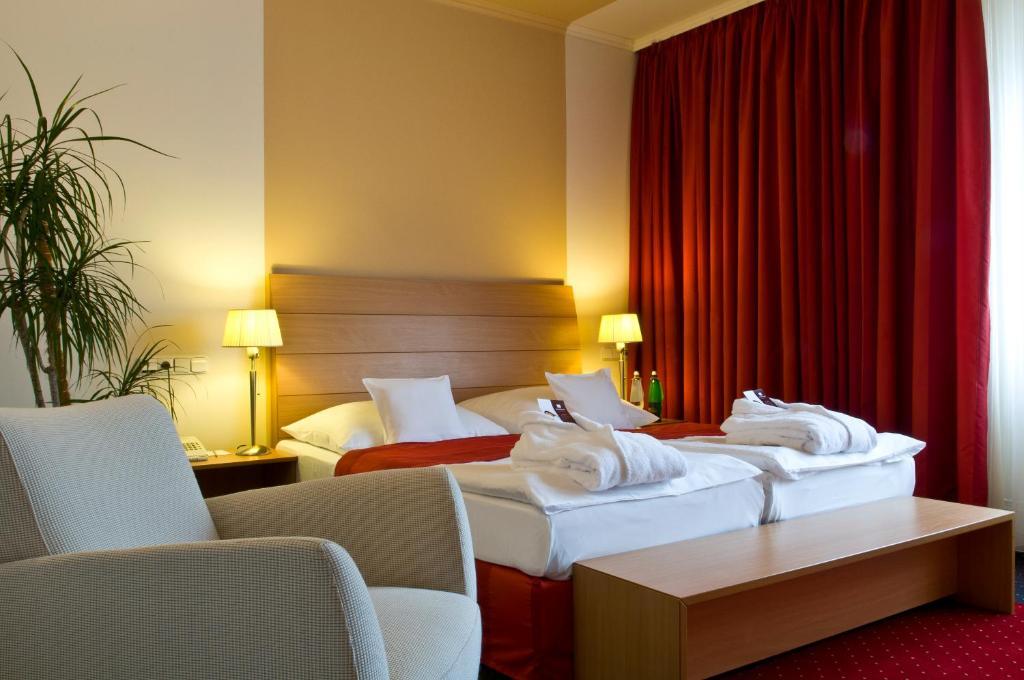 Suite,1382172335:JPEG