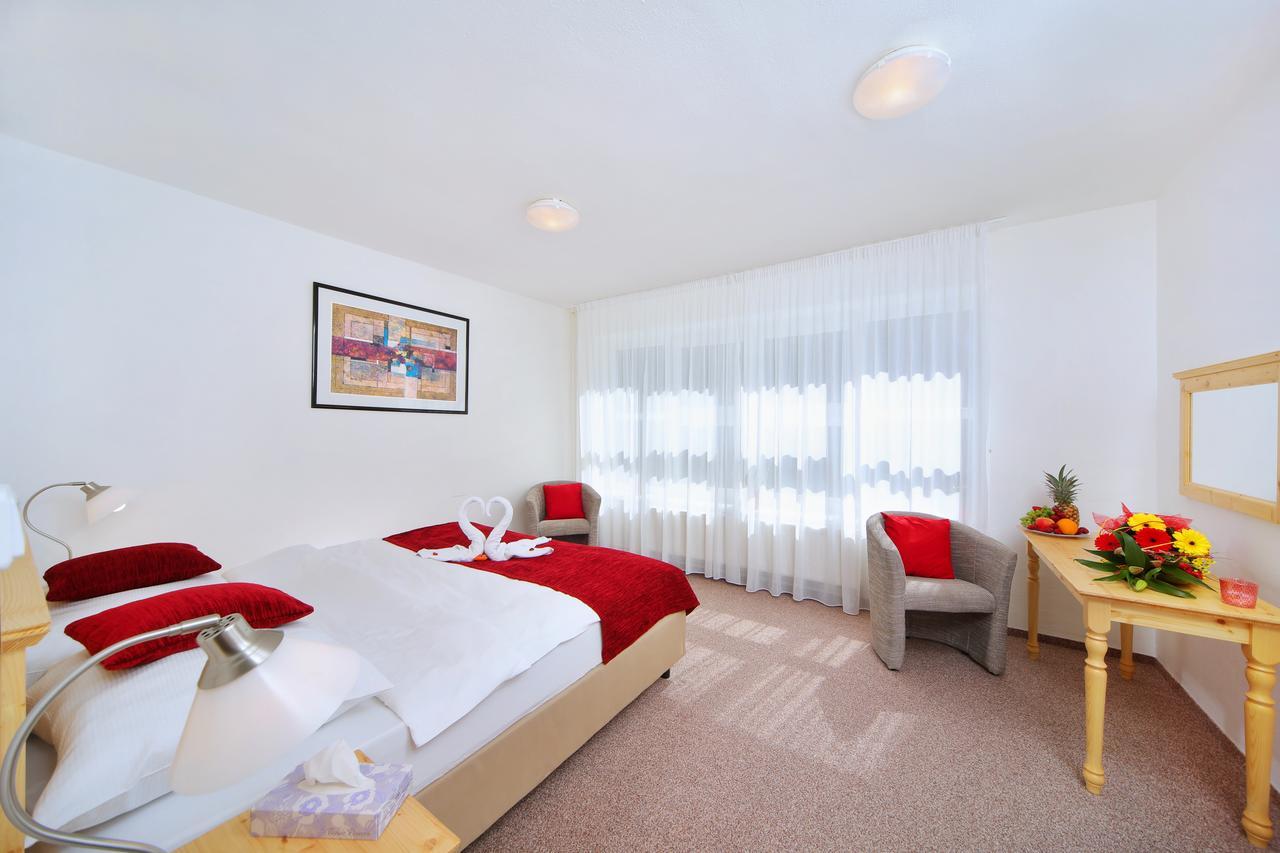 Family Room,761725720:JPEG