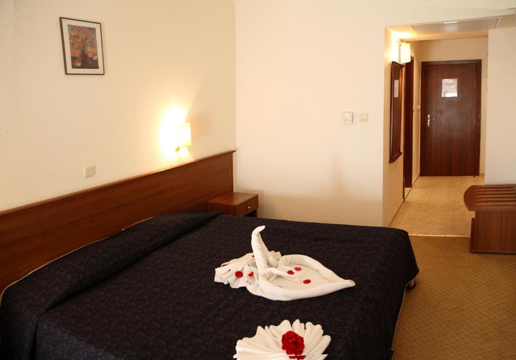 Dvoulůžkový pokoj s manželskou postelí nebo oddělenými postelemi a přistýlkou ​​(3 dospělí) - all inclusive