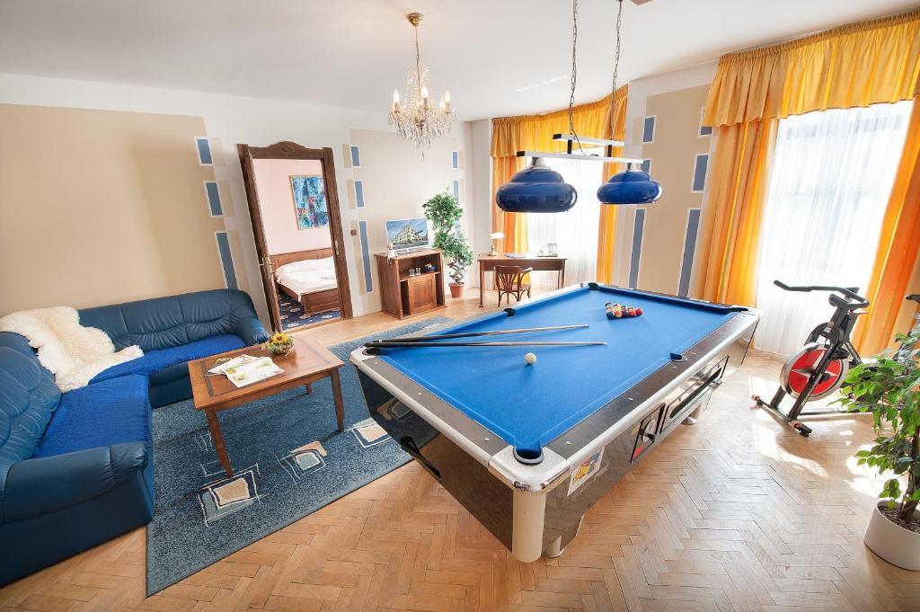 Executive Suite with Billiard Table,417175623:JPEG