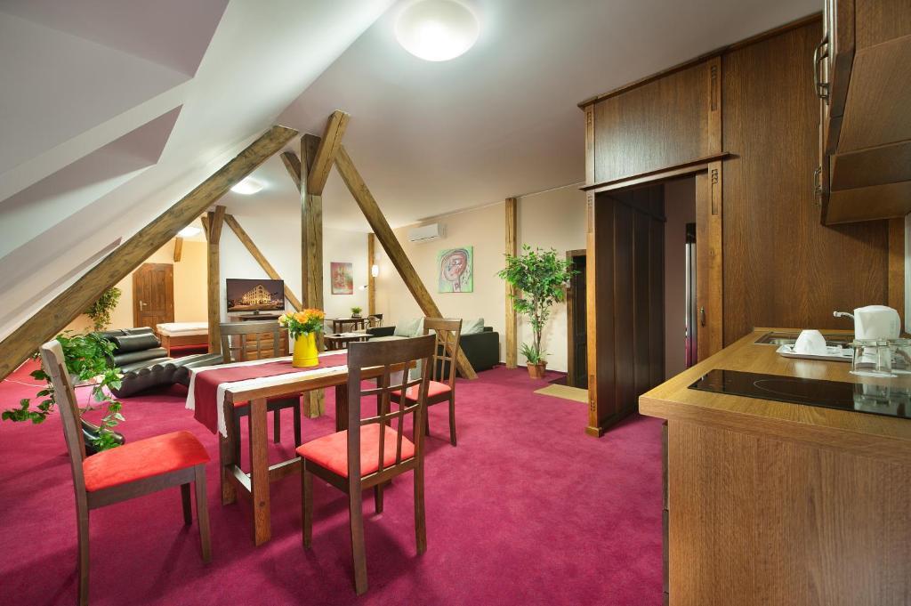 Luxury Attic Suite,65282713:JPEG