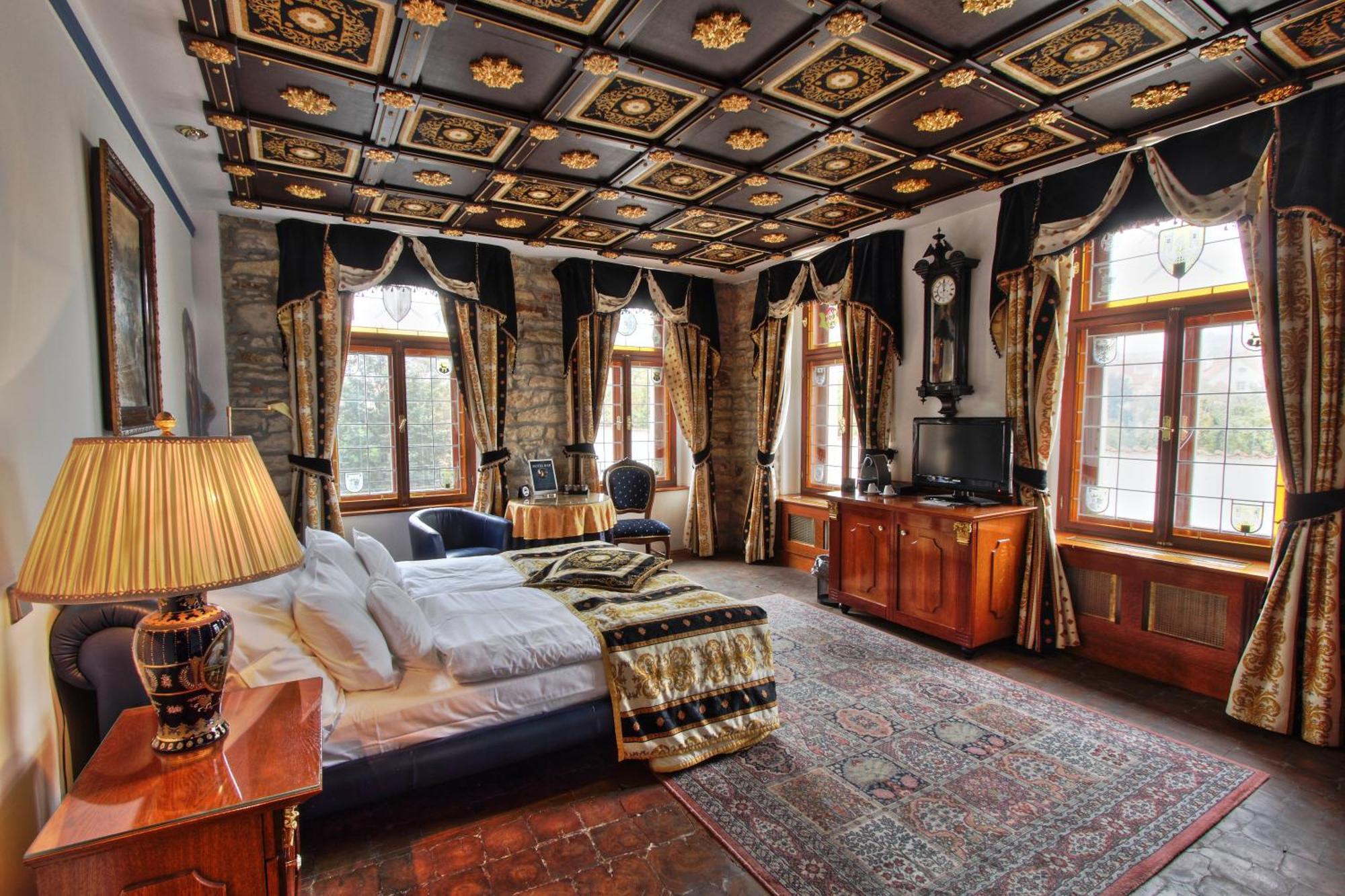 Deluxe double room with Prague castle view,688066566:JPEG