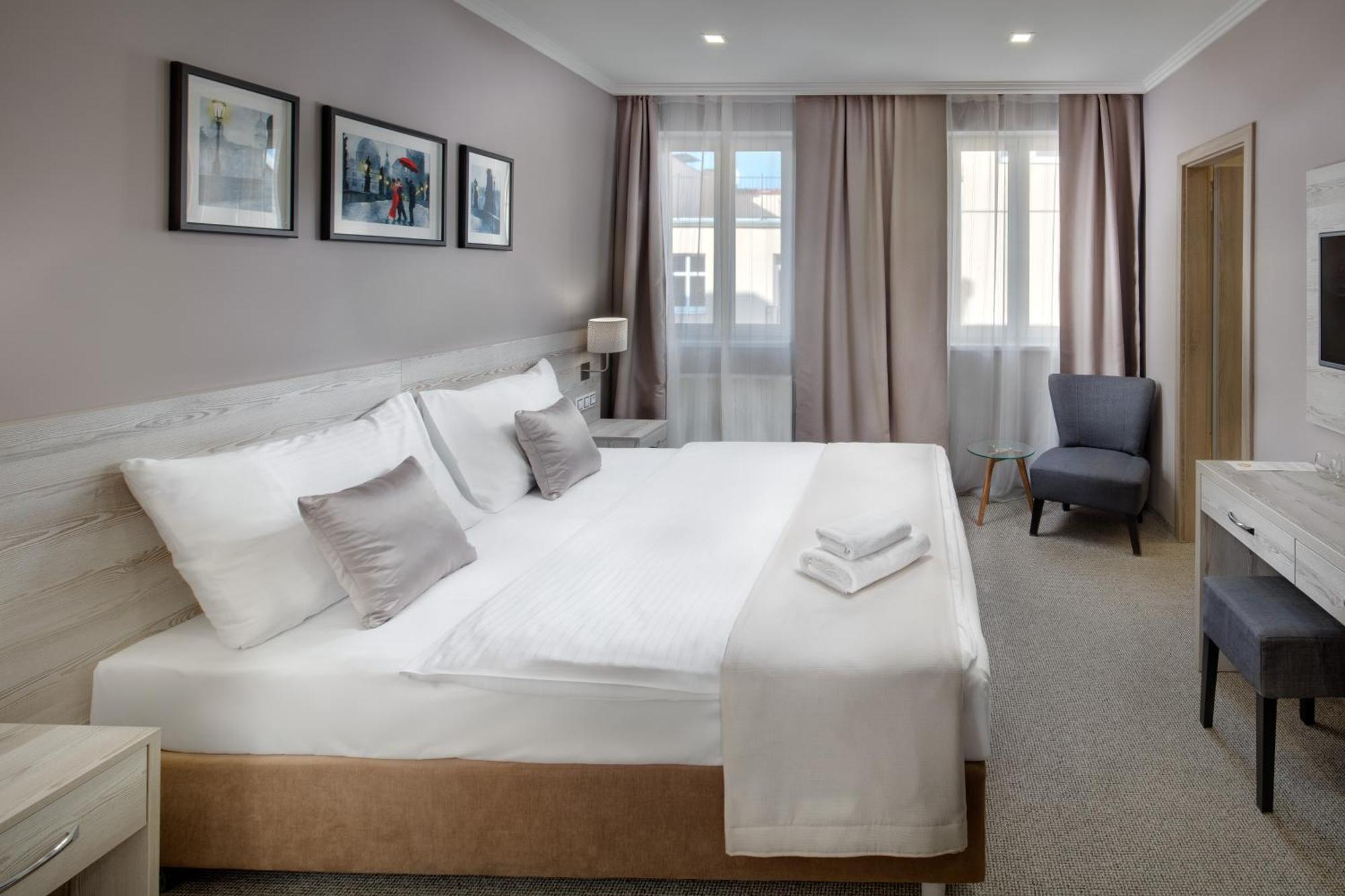 Double or Twin Room,706709122:JPEG