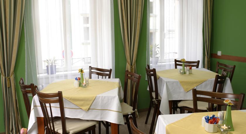 One-Bedroom Apartment,706902601:JPEG